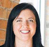 Responsable du support client, Sophie Hartwell, portrait de l'équipe de service.